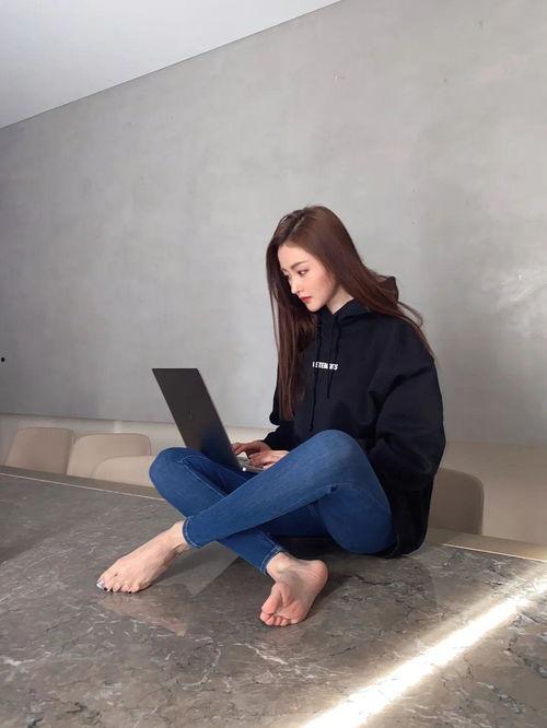 张天爱高跟生活照,优雅魅力尽显