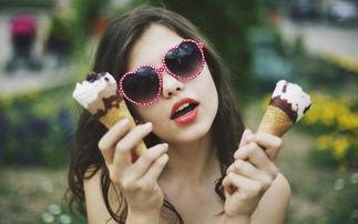 美女自然生活照戴墨镜,美女日常风采瞬间